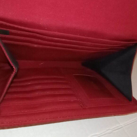 Guess Quilted Medium Clutch w/ Silver Chain - Picture 6 of 10